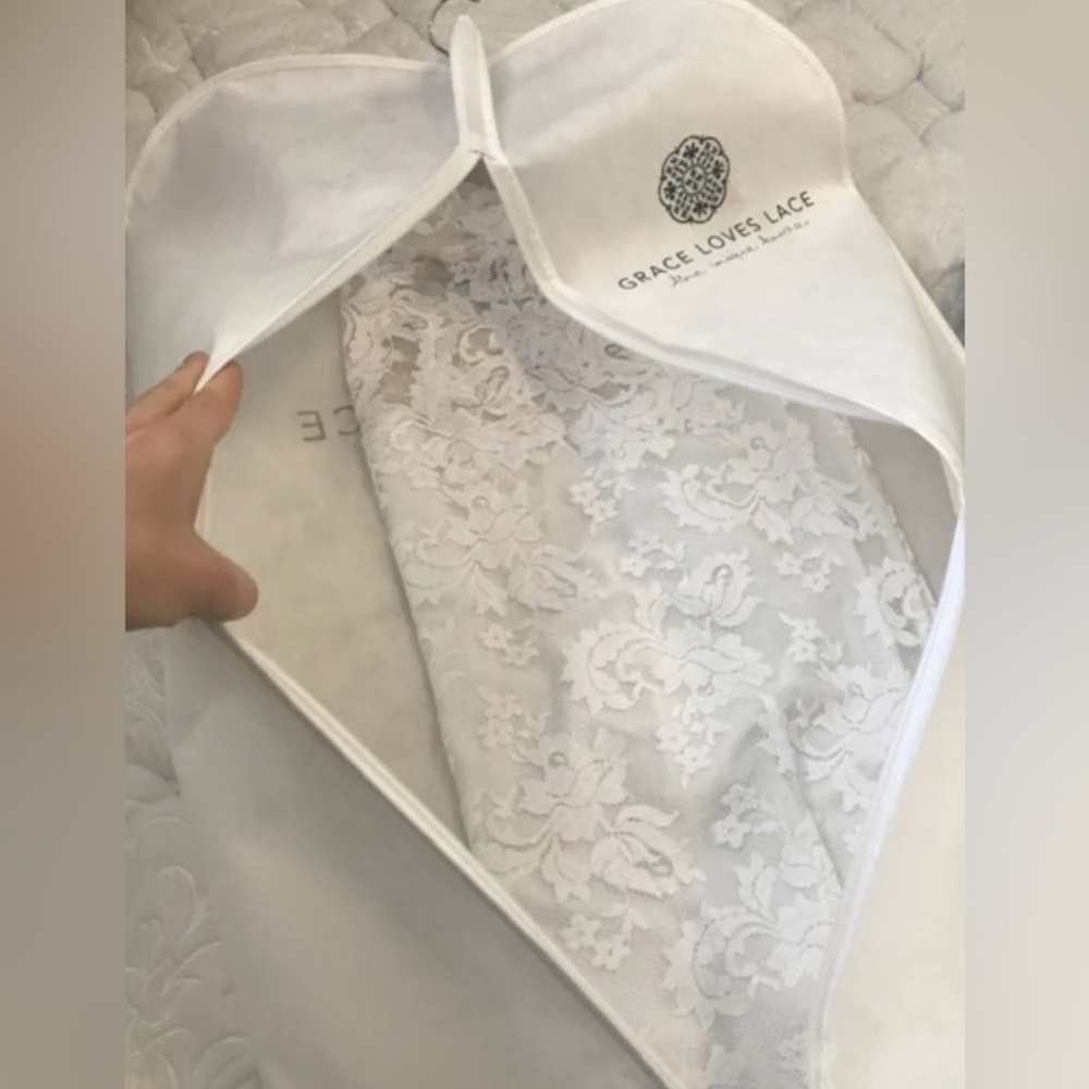 Stunning Grave Loves Lace wedding dress - Picture 5 of 7